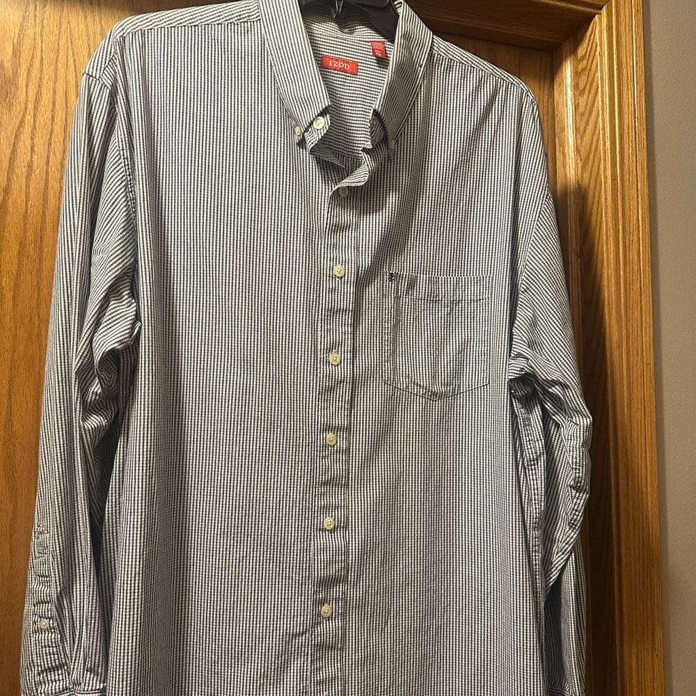 IZOD Men's Black and White Striped Button Down Shirt
